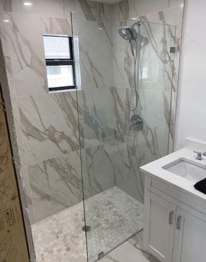 Shower enclosure with marble wall